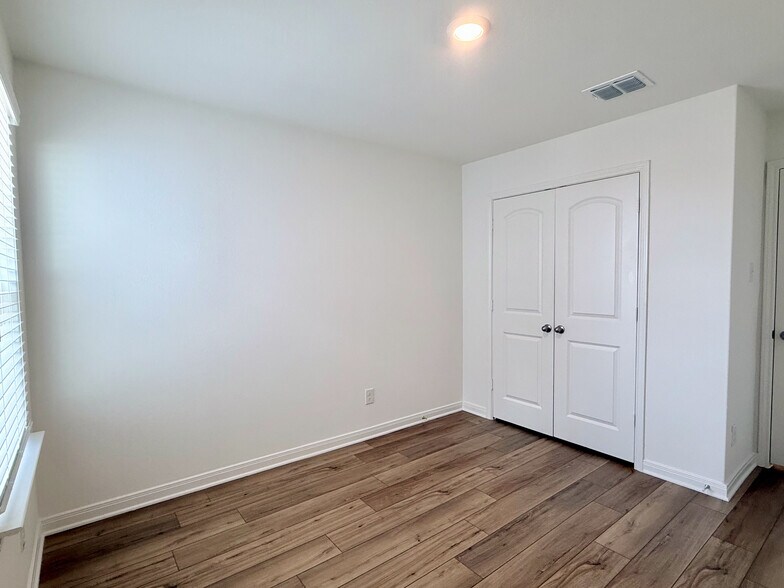 Building Photo - 10838 Emerick St