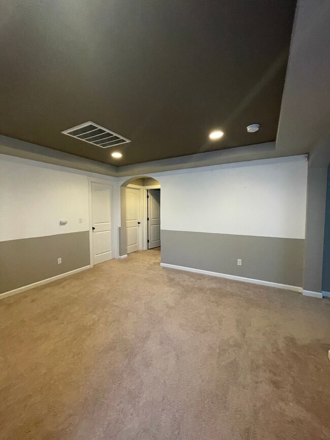 Building Photo - $500 off first months rent when moved in i...