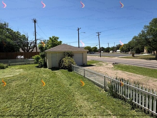 Building Photo - For Rent: 2 Bed | 1 Bath Home