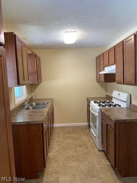 Building Photo - 1040 Moneta Ave