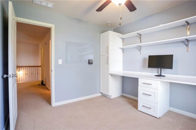 Building Photo - 2394 Whiteoak Ct SE