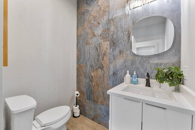 Building Photo - 99 Seaside Ave