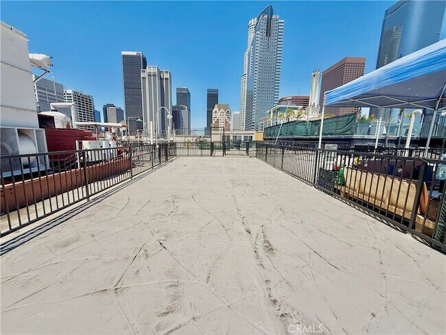 Building Photo - 312 W 5th St