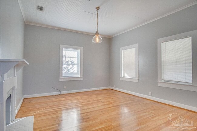 Building Photo - 618 N B St