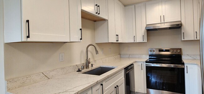 Building Photo - 3213150