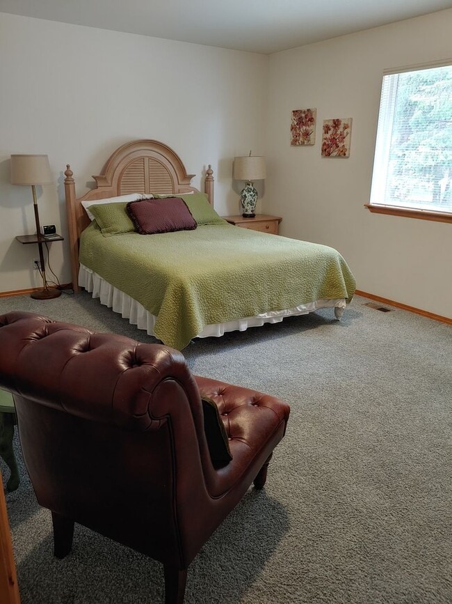 Building Photo - "Welcome to the fully furnished rancher wi...