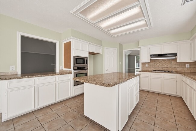 Building Photo - 1918 Shadow Forest Dr