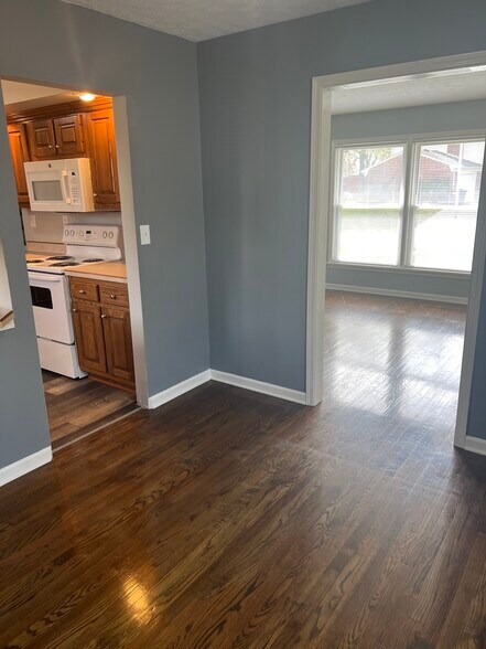 Building Photo - 8005 Casualwood Ct