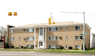 Building Photo - ONE BEDROOM APARTMENT COMING AVAILABLE! NO...