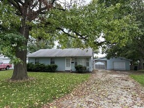 Building Photo - 1405 Holly Hill Dr
