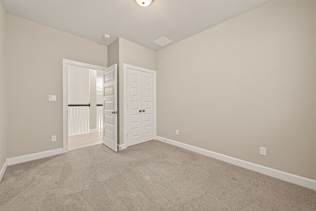 Building Photo - 3223 Cedar Dawn Ln