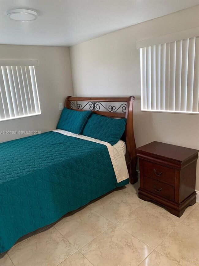 Building Photo - 19121 NE Miami Ct