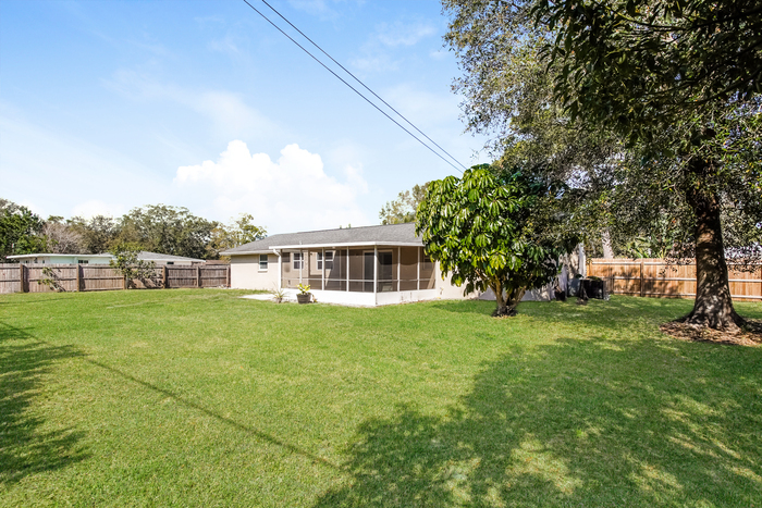 Building Photo - 3834 San Luis Dr