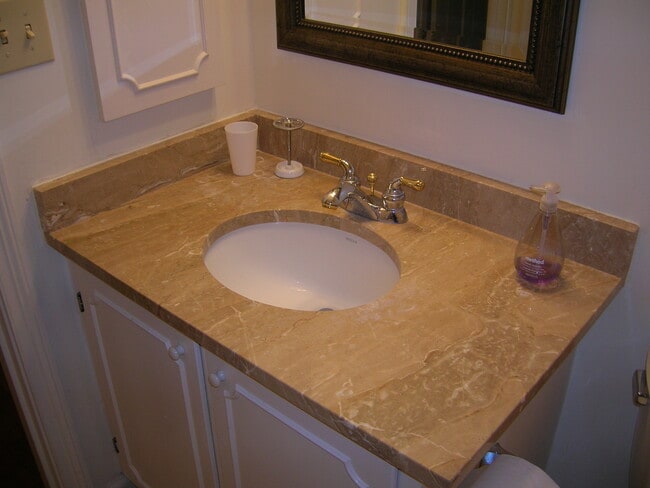 Building Photo - 211 Surrey Rd