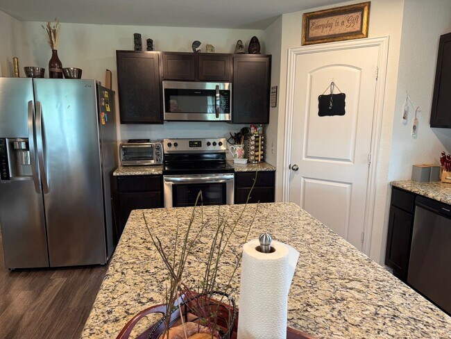 Building Photo - WEST SHERMAN 3/2/2 DESIRABLE AUSTIN LANDING NEIGHBORHOOD WITH COMMUNITY POOL!