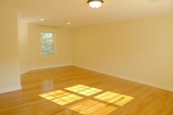 Building Photo - 299 Cabot St