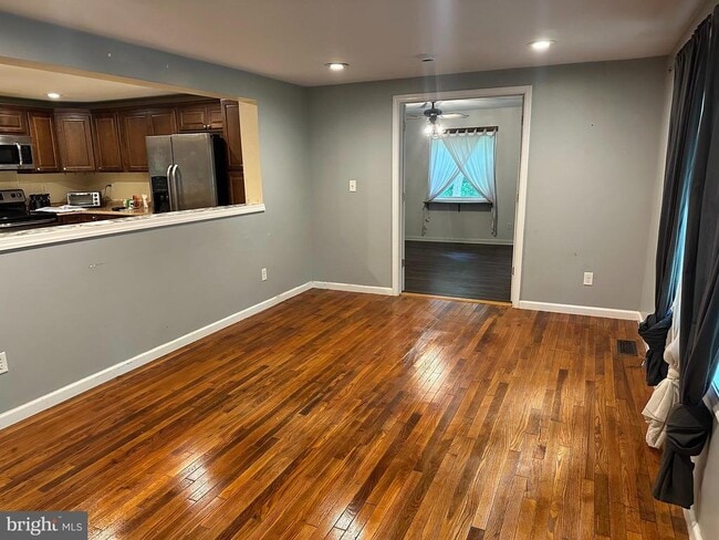 Building Photo - 421 Sawmill Ln