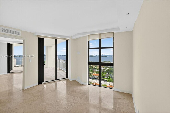 Building Photo - 2000 Towerside Terrace