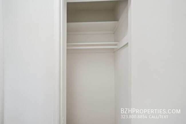 Building Photo - 956 Croft Ave