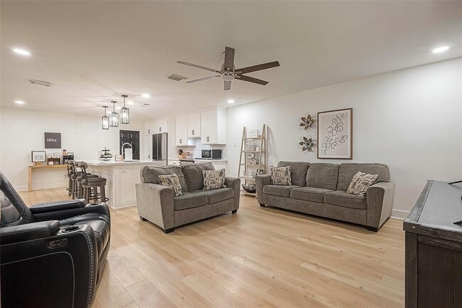 Building Photo - 6818 Garnet Trail Ln