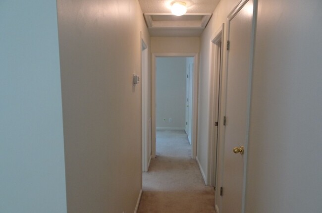 Building Photo - 2 Bedroom 2 bath rental in Bristol Commons...