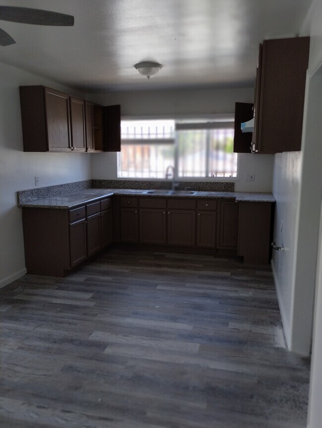 Building Photo - 531 Warren Ln