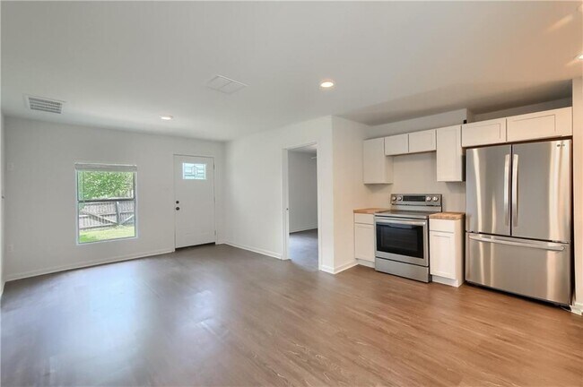 Building Photo - 6707 E Riverside Dr
