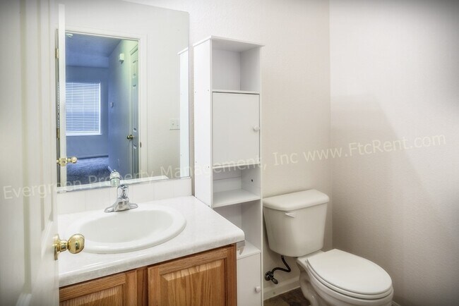 Building Photo - 802 Waterglen Dr