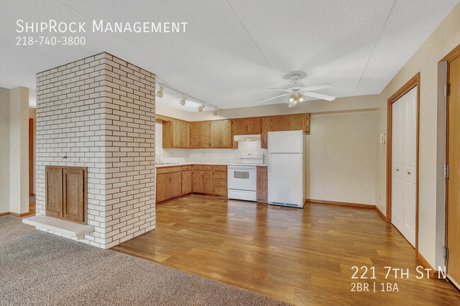 Building Photo - 221 7th St N