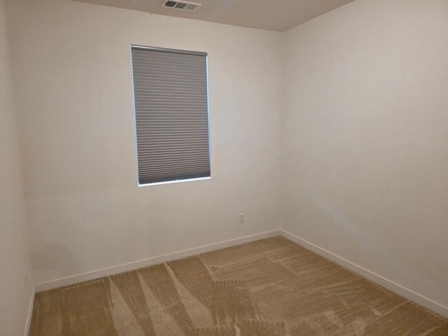 Building Photo - Murrieta 4 Bedroom Home with Solar in Gated Community!