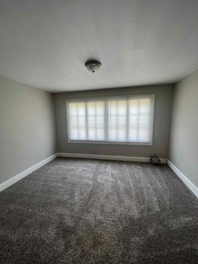 Building Photo - Charming 3-Bedroom, 2-Bathroom Two-Story H...
