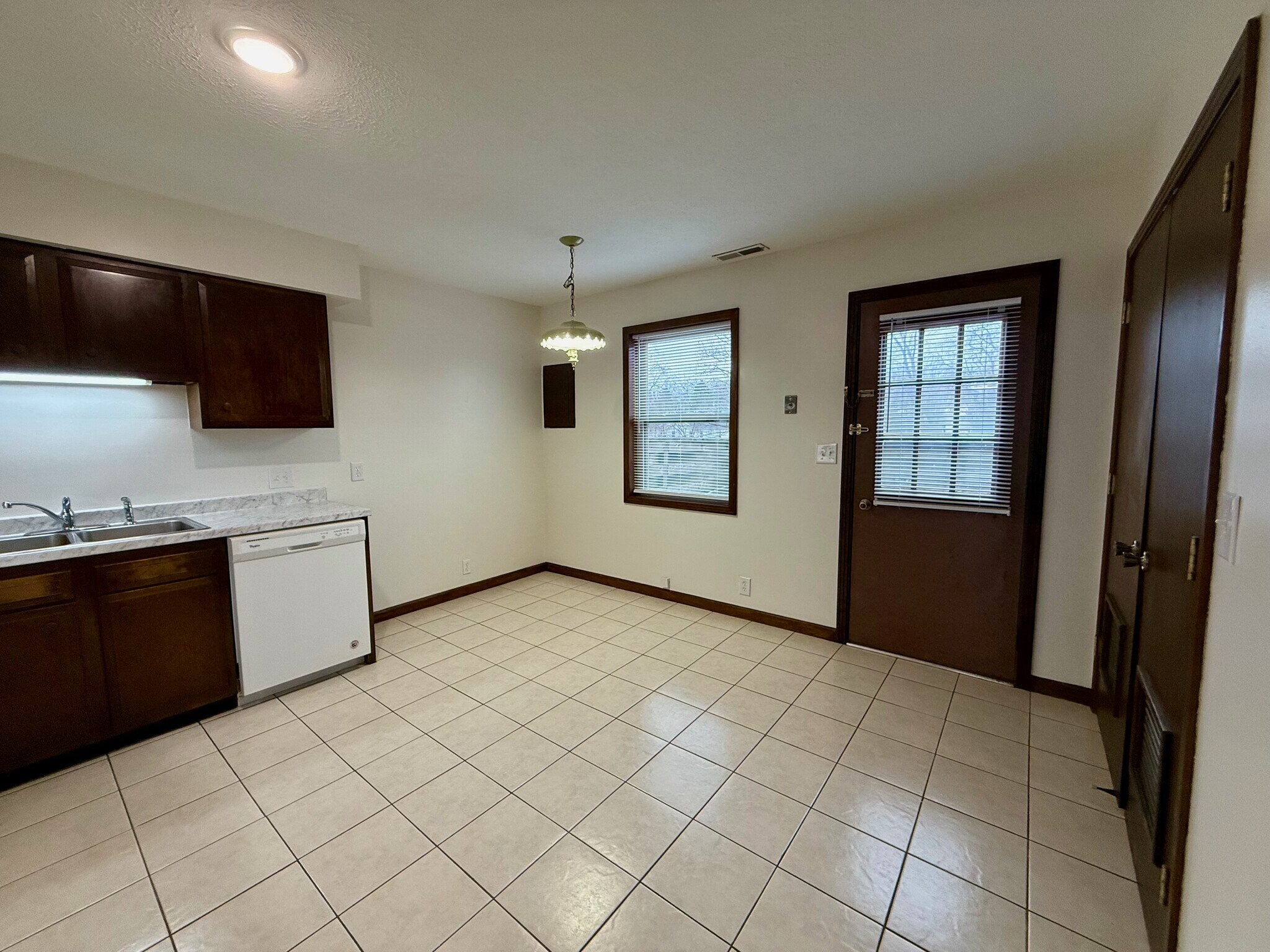 Kitchen - 110 Elleta Ave