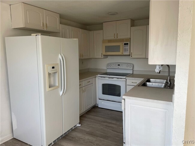 Building Photo - 8416B Bramblebush Cir