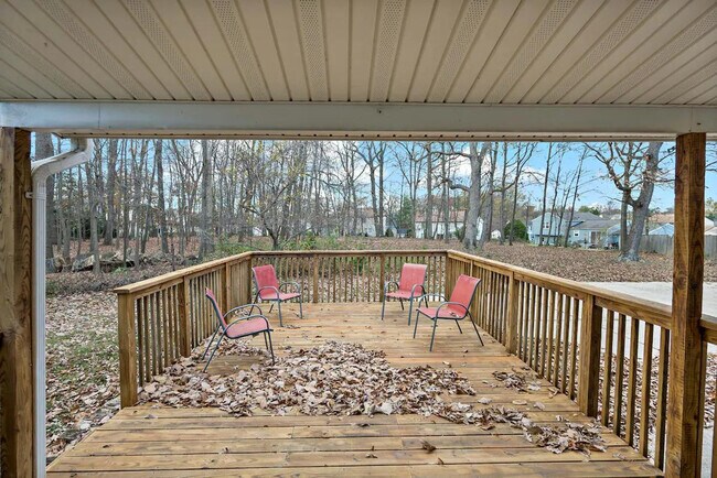 Building Photo - 2017 Woodford Rd