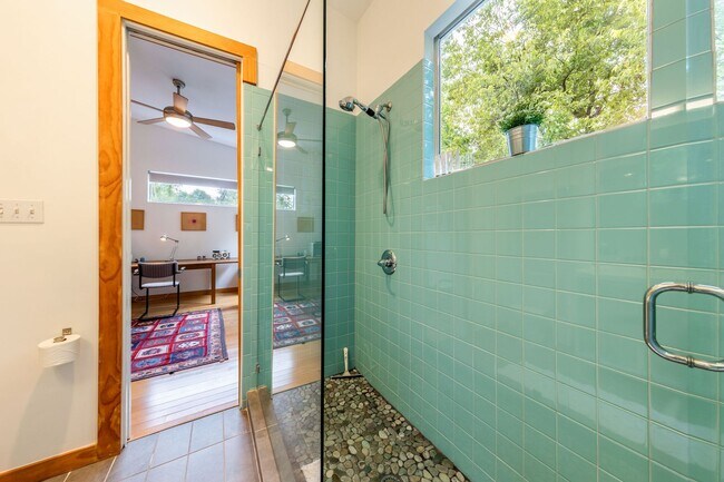 Building Photo - Gorgeous Fully Furnished Home in Brentwood...