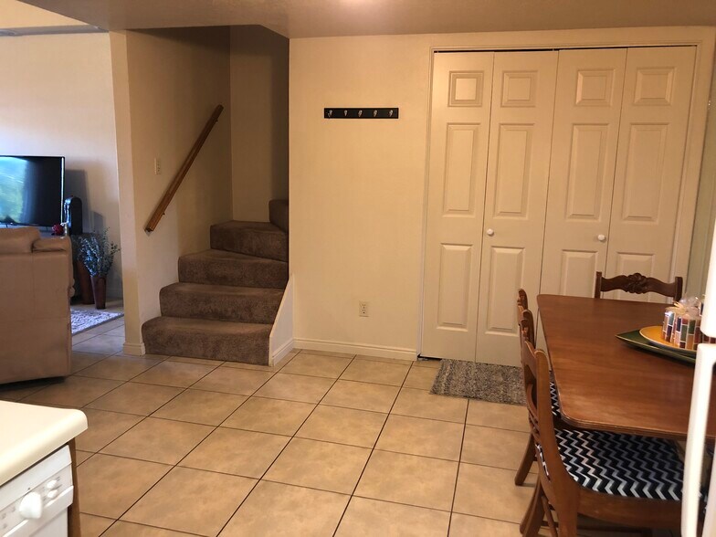 Building Photo - 777 S 400 E