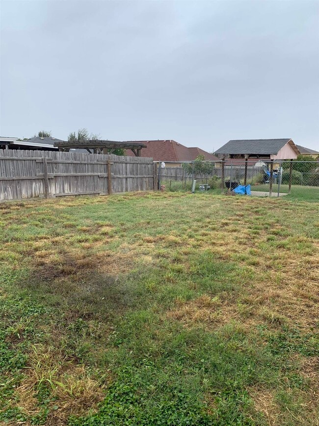 Building Photo - 3709 Nubes Dr