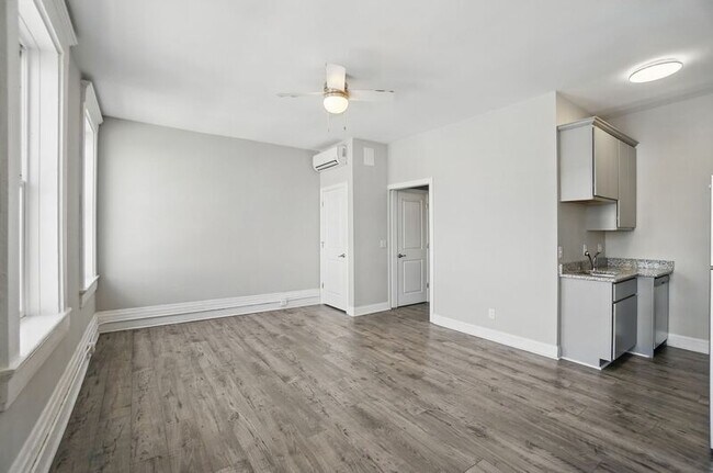 Building Photo - 107 W Elder St