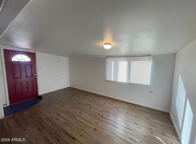 Building Photo - Charming 1 bed 1 bath in 55+ community of Florence Gardens!