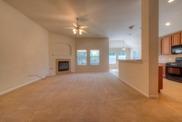 Building Photo - Classic Single Story Home In Beautiful Hil...