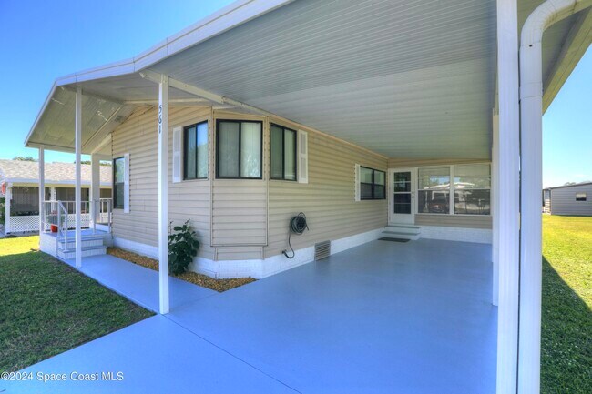 Building Photo - 561 Dolphin Cir