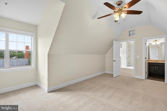 Building Photo - 322 N George Mason Dr