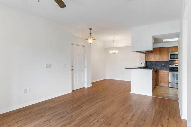 Building Photo - 3022 Alcazar Pl