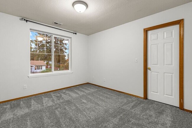 Building Photo - 18438 SE Stephens St