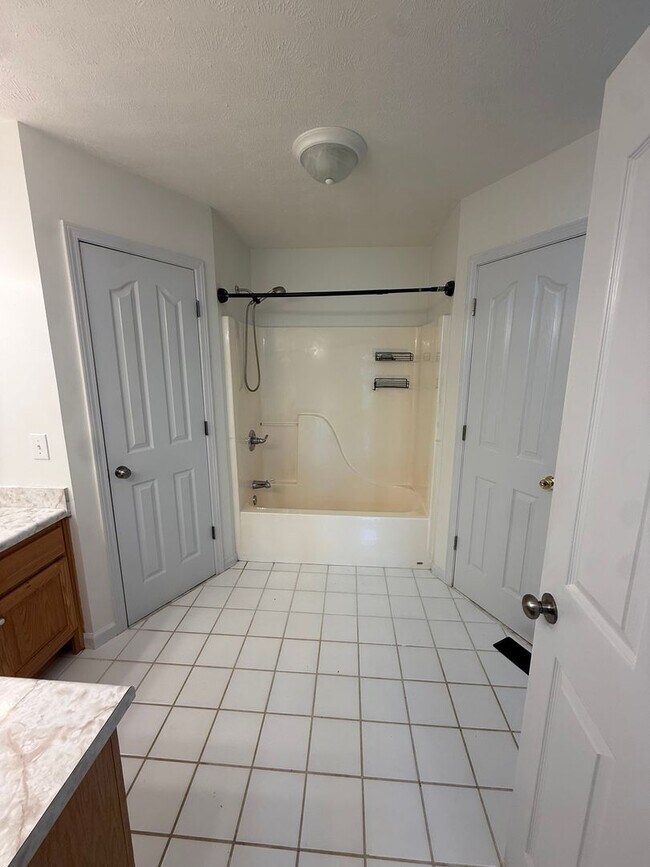 Building Photo - Charming 3BR/2BA Home in Greenbrier