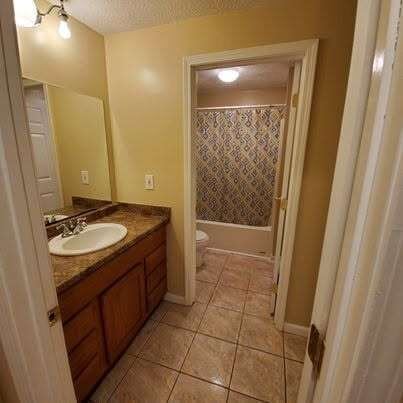 Building Photo - 220 Hunt Club Cir