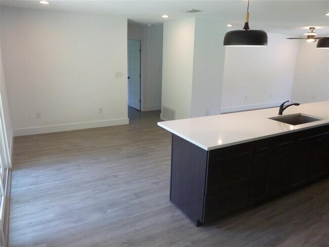 Building Photo - 7503 Eastcrest Dr