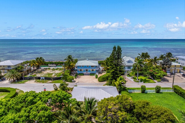 Building Photo - 235 W Seaview Cir