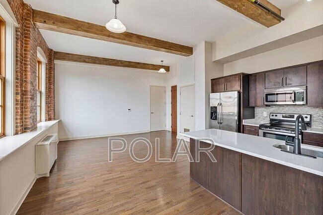 Building Photo - 154 Ave E