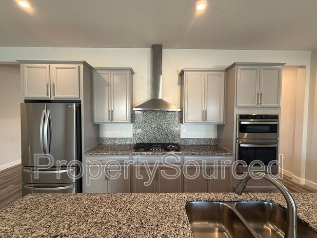 Building Photo - 614 Madrone St